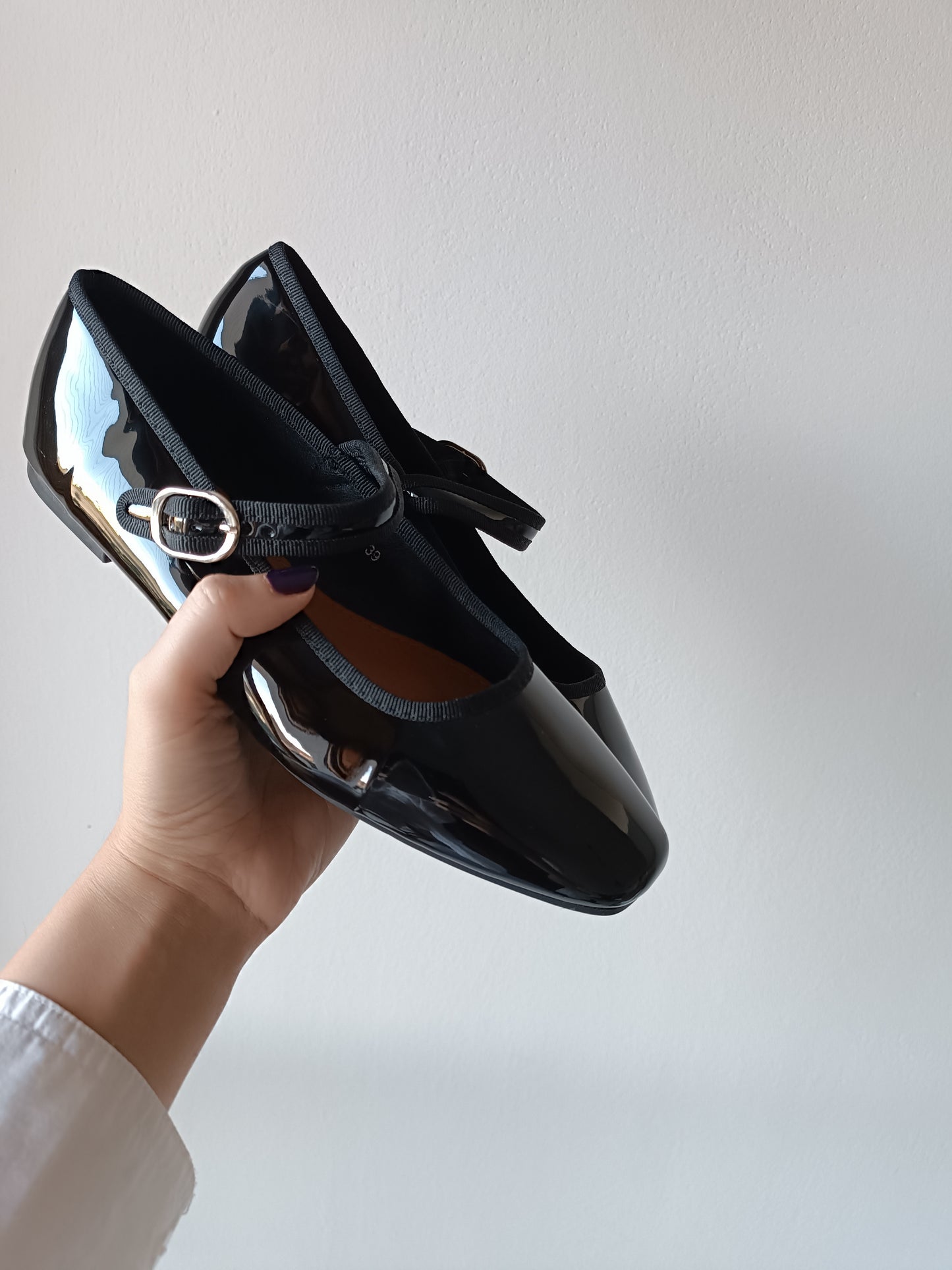 Flat shoes