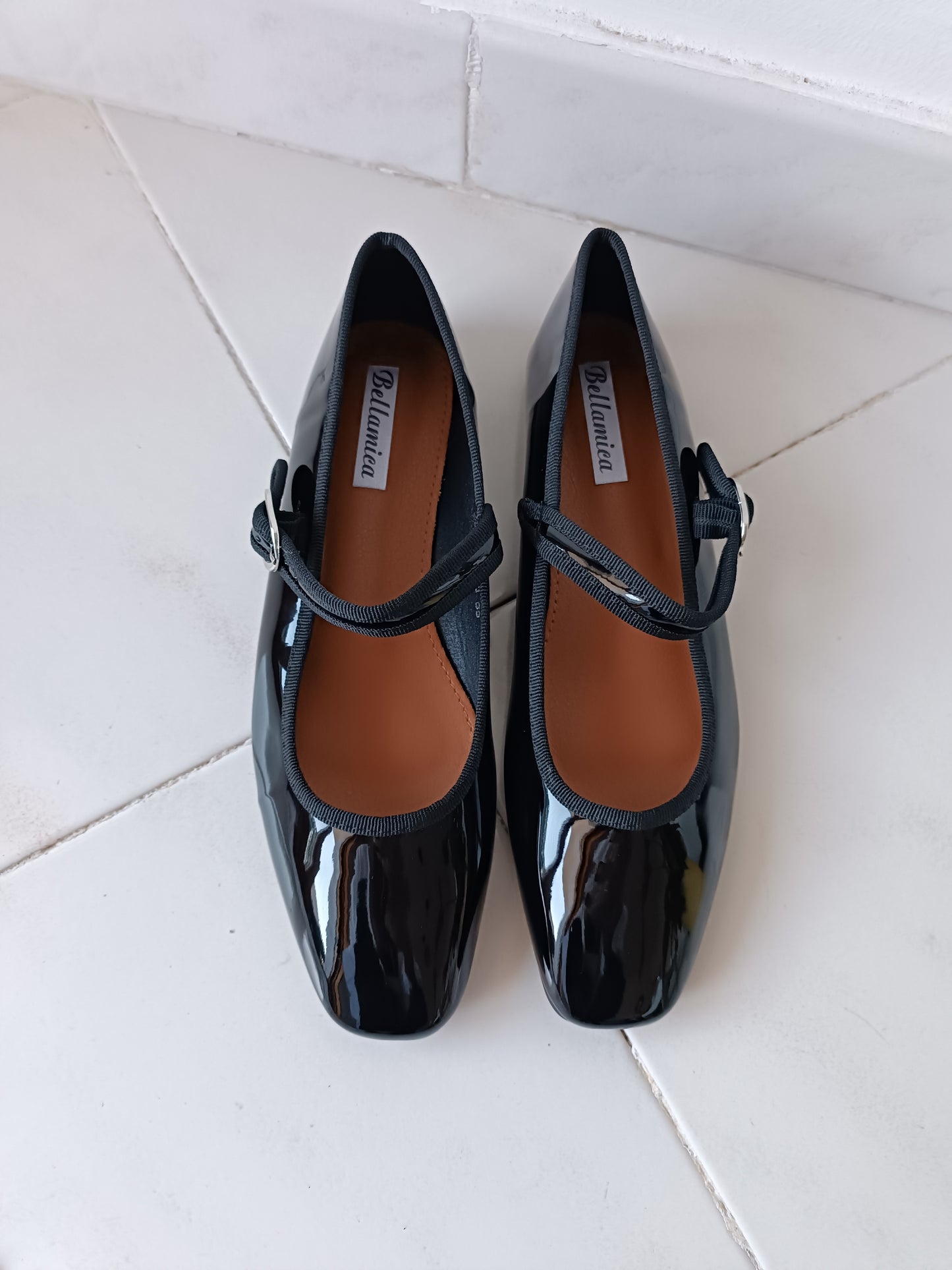 Flat shoes