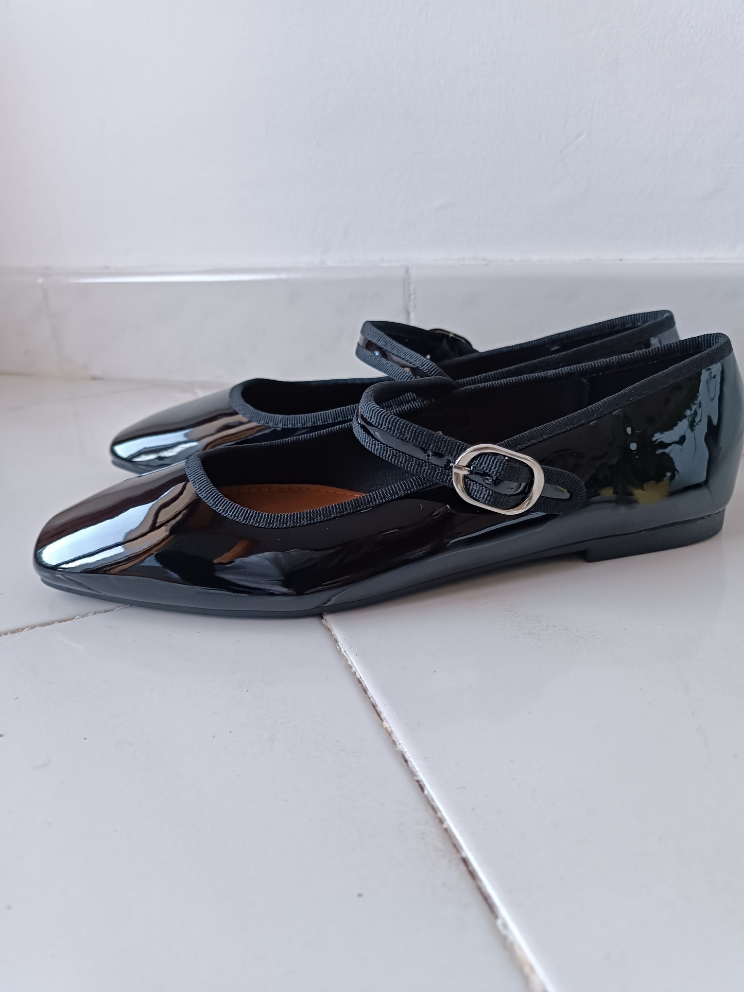 Flat shoes