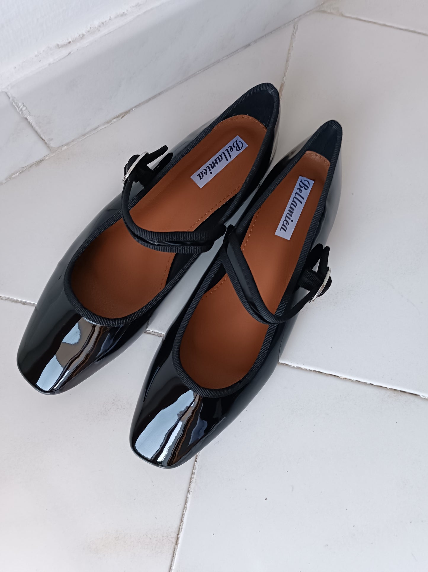 Flat shoes