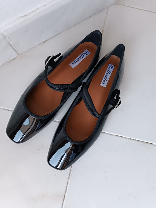 Flat shoes